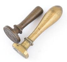 2 db réz pecsétnyomó, h: 3,5 - 5 cm