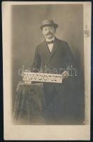 cca 1910 Héber felirattal pózoló úr. Fotólap