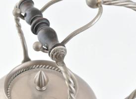 Jelzett fém szamovár állvánnyal. m: 43 cm