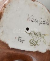 Kispest porcelán könyvet olvasó fiú, kézzel festett, jelzett, kalapján kis lepattanással, m: 8,5 cm