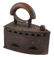 Öntöttvas régi vasaló fa fogantyúval, m: 24 cm / Cast iron old iron wooden handle.