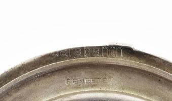 Ezüst (Ag) pudrié, vésett, d: 6,5 cm, jelzett, bruttó: 50 g