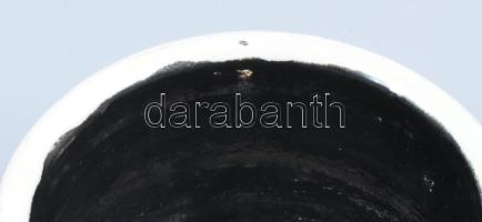 Gorka Lívia (1925-2011): Kaspó.
Korongozott és kézzel formált kerámia. Palástján színesen festett k...