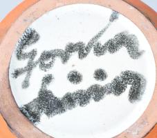 Gorka Lívia (1925-2011): Kaspó.
Korongozott és kézzel formált kerámia. Palástján színesen festett k...