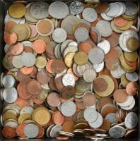 Vegyes, magyar és külföldi érmetétel mintegy ~1,6kg súlyban T:vegyes Mixed, Hungarian and foreign coin lot (~1,6kg) C:mixed