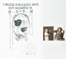 Pályakezdő fotósok, 2 db mai nagyítás (14,7x10,7 cm) + hozzáadva a Magyar Fotográfia Napja népszerűsítésére 2007-ben kiadott plakátot, 60x42 cm