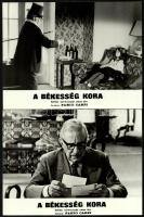 cca 1989 előtt készült ,,A békesség kora című olasz film jelenetei és szereplői, 13 db vintage produkciós filmfotó, ezüst zselatinos fotópapíron, a használatból eredő (esetleges) kisebb hibákkal, 18x24 cm