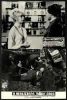 cca 1987 előtt, külföldön készült filmek egy-egy jelenete, 21 db produkciós filmfotó, ezüst zselatin...