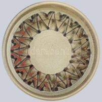 Iparművész mázas kerámia tál, olvashatatlan (Sár...) jelzéssel és 77-es datálással, d: 20 cm, m: 5 c...