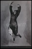 cca 1935 Mozgásművészek szép ugrásai, Szentpál Olga (1895-1968) mozgásművésznő, koreográfus, pedagóg...