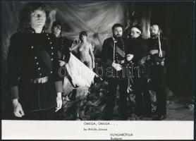 1982 Jancsó Miklós ,,Omega, Omega... című filmjéből egy jelenet, elől az együttes csata után, hátul nyilván a felszabadított gyöngyhajú lány, 1 db vintage produkciós filmfotó, ezüst zselatinos fotópapíron, 13x18 cm