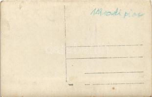 ~1910 Brassó, Kronstadt, Brasov; Váradi piac, vásár télen, H. Zeidner üzlete / market in winter, sho...