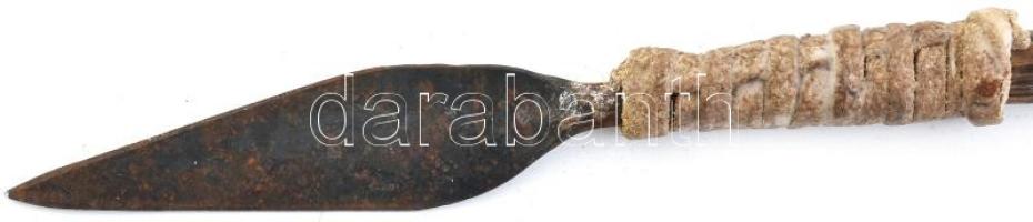 Afrikai zulu szertartási lándzsa. Fa, fűzött gyöngy díszítmény, bőr, vas, h: 36 cm