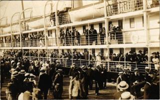 1928 Montevideo, Puerto, Llegada de turistas / port, arrival of tourists (EK)