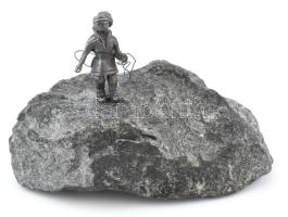 Svéd ezüst figura, nagy kövön, jelzett, m: 3,5 cm, teljes m: 7 cm