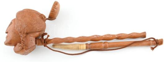 Indiánfejes faragott fa pipa, 16 cm, pipaszárral, BM jelzéssel 62 cm
