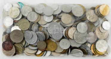 Vegyes külföldi érmetétel mintegy 880g súlyban T:vegyes Mixed foreign coin lot in ~880g weight C:mixed