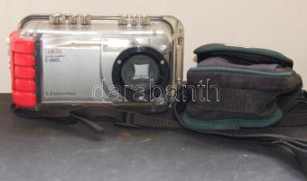 Olympus C-860L márkájú digitális fényképezőgép tokkal és vízálló búvártokkal, működőképes állapotban