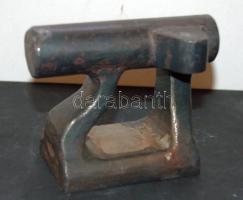 Régi különleges formájú vas üllő, 8,5cm-es magassággal