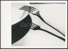 André Kertész (1894-1985): La Fourchette, fotóreprodukció, hátoldalon feliratozva, 12,5×17,5 cm