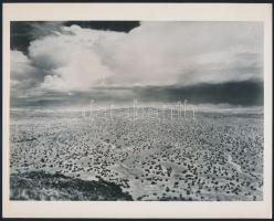 William Clift (1944-): Landscape #2, New Mexico, fotóreprodukció, hátoldalon feliratozva, 20,5×25,5 cm