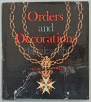 Václav Mericka: Orders und Decorations. Prága, 2011. Használt állapot. Václav Mericka: Orders und Decorations. Prague, 2011. Used condition.