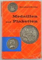 Bernhart, Kroha: Medaillen und Plaketten. Klinkhardt & Biermann, Braunschweig,1966. Szép állapot, szakadt borító. Bernhart, Kroha: Medaillen und Plaketten. Klinkhardt & Biermann, Braunschweig,1966. Good condition, tear on cover.