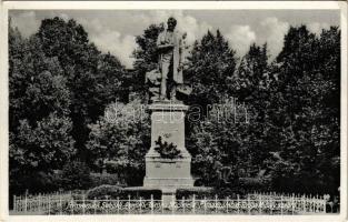 Rimaszombat, Rimavská Sobota; Tompa Mihály szobra / Pomník Tompa Michaela / statue, monument (EK)