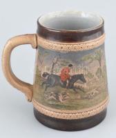 Lovas motívumos tányérok 4 db és egy bögre. Matricásak, jelzettek, hibátlanok d:14-20 cm-ig