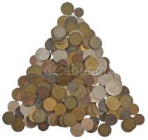 Vegyes külföldi érmetétel (főleg Ausztria, Csehszlovákia, Franciaország, Svédország) mintegy ~930g súlyban T:vegyes Mixed foreign coin lot (mostly Austria, Czechoslovakia, France, Sweden) (~930g) C:mixed