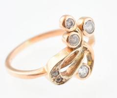 Arany (Au) 14K kövekkel díszített gyűrű, jelzett, méret: 49 cm, bruttó: 2,2 g