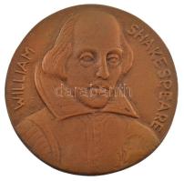 Tőrös Gábor (1934-2021) DN William Shakespeare bronz emlékérem (115mm) T:1- felül peremén lyukasztott.