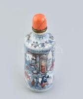 Kínai máz alatti vörös-kék festésű tubákos porcelán üvegcse, korallkupakos fém nyéllel, kupakon kis sérülések, m: 9 cm