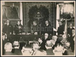 1931 Budapest polgármesteri eskütétel. Sipőcz Jenő, Ripka Ferenc, Sümegi Vilmos pecséttel jelzett fotó 24x16 cm