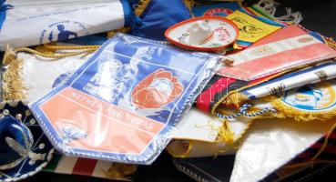 cca 1980-1990 30 db különböző európai football-klub és meccs-zászló / 30 European football club-flags