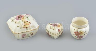 Zsolnay pillangómintás porcelán készlet (3 db): szív alakú bonbonier, kis váza, nagy bonbonier. Kézzel festett, jelzett, hibátlan, d: 6,5 - 12 cm