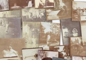 34 db régi családi fotó, 9x6 cm körüli méretben