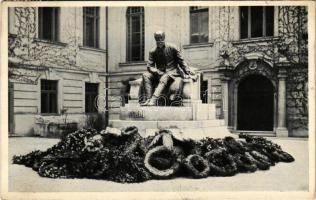 Komárom, Komárno; Jókai szobor / Pomník Jókaiho / monument, statue + "1938 Komárom visszatért" So. Stpl. (kis szakadás / small tear)