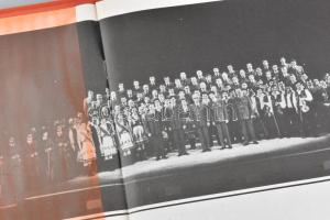 cca 1956 Mészáros Lajos, a Magyar Néphadsereg Központi Művészegyüttese szólistájának Kínába küldött ...