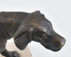 Jelzés nélkül: Magyar vizsla. Öntött, patinázott bronz, márvány talapzaton. h: 33 cm