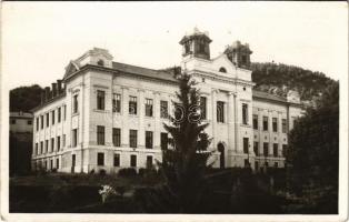 Selmecbánya, Schemnitz, Banská Stiavnica; Kémiai (Chemiai) laboratórium. Joerges / chemistry lab of the university