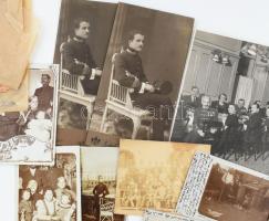 cca 1895-1945 Katonai fénykép és levelezőlap gyűjtemény, egy családból: tábori posta, fotólapok, kem...