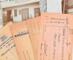 cca 1895-1945 Katonai fénykép és levelezőlap gyűjtemény, egy családból: tábori posta, fotólapok, kem...