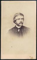cca 1865 Ismeretlen férfi mellképe, keményhátú fotó Mayer György pesti műterméből, 10,5×6,5 cm