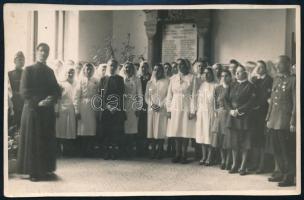 1943 Katonai kórház személyzete, fotó, 8,5×13,5 cm