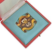 ~1980-1985. "Magyar Édesipar Törzsgárda 40" aranyozott, zománcozott fém plakett tokban (50...