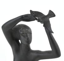 Drasche Porcelángyár: Nő galambbal. Porcelán talapzat, ismeretlen anyag. jelzett. Kis kopásokkal, má...