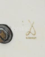 Drasche Porcelángyár: Nő galambbal. Porcelán talapzat, ismeretlen anyag. jelzett. Kis kopásokkal, má...