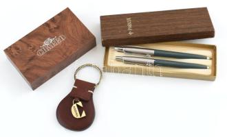 Parker toll és töltőceruza, eredeti dobozában + Charro kulcstartó, bőr és fém, eredeti fadobozban