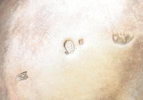 Ezüst (Ag) tejkiöntő, koronás monogramal, jelzett, m: 11,5cm, nettó: 320g